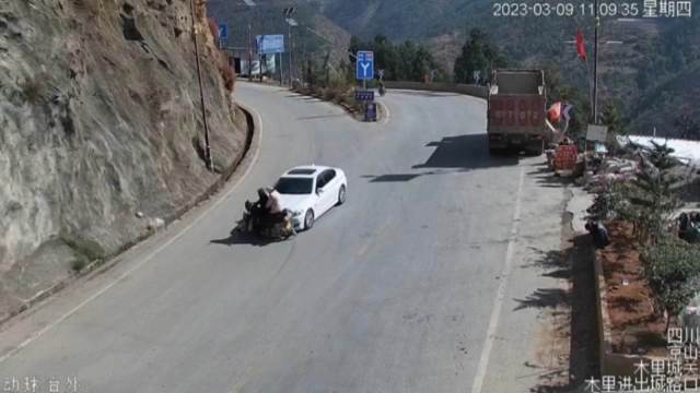 Li in his car collided into a motorcycle in Liangshan