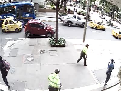 Police woman shoot and kill thieves in Bogota Colombia