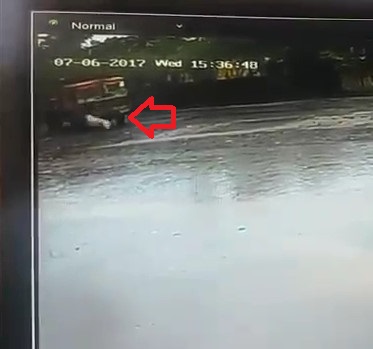 Old Man Dies Crushed by Truck