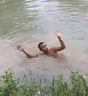 Another asshole caught stealing in Indonesia