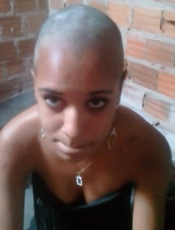 Free Hairdressing Salon for who Steals in Brazilian Favela