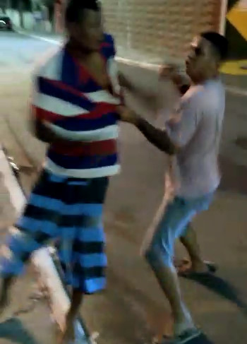 Cellphone Thief get a Warning with a Beating