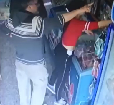 Pervert Rubs His Cock on Unsuspecting Girl