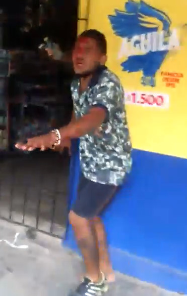 Car Thief Attacked with Rocks in Colombia