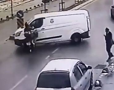 Motorcyclist Disregards Attention to Road, Crashes!