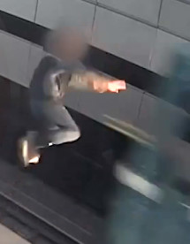 Man Jumps In Front Of Subway Train in Moscow