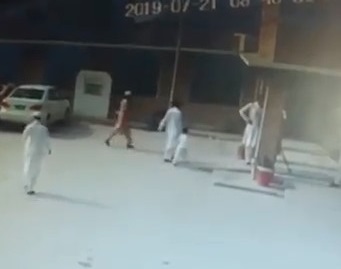 Exclusive! Blast Outside Civil Hositpal's Gate In Dera Ismail Khan