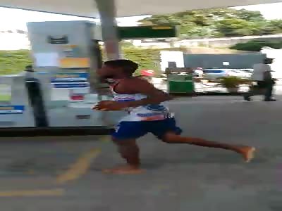 Live Murder: Guy Fatally Stabbed at a Gas Station in Brazil