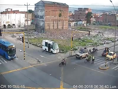 Two thieves dead after being collided with a metrobus