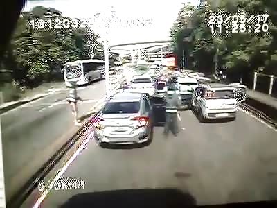 CRAZY -  Armed bandits rob people in cars then make a quick getaway