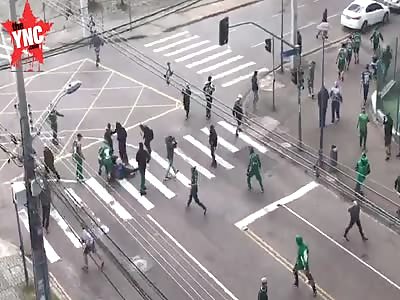 Man is knocked unconscious in the street by thugs