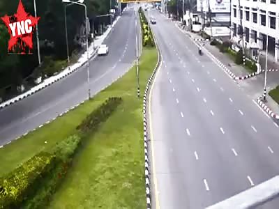 Car smashes straight into a concrete sign