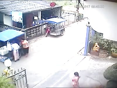 Motorbike smashes into little girl 