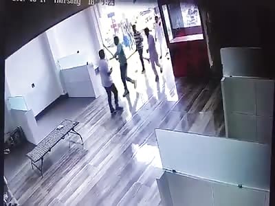 Man Shoots at 4 Men Trying to Attack Him With Bats