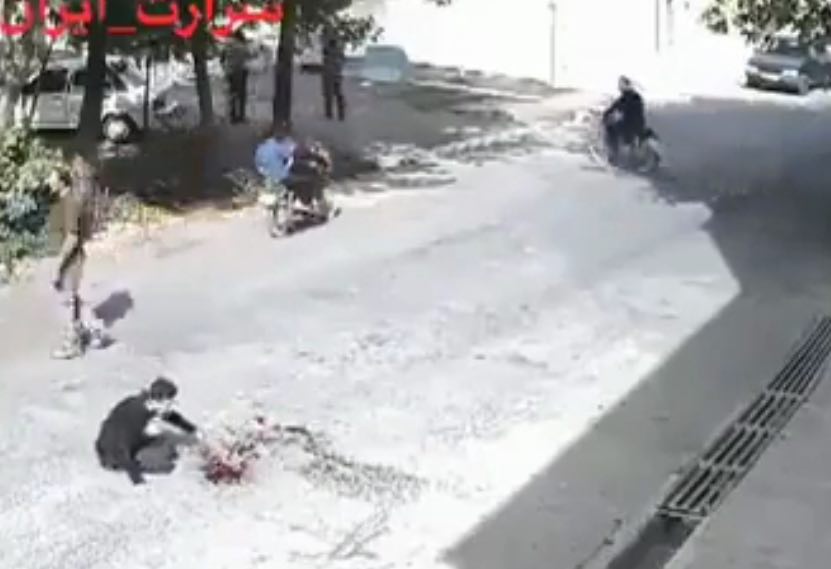 Thief Severs Mans Hand With Large Sword And Leaves Him Bleeding Badly