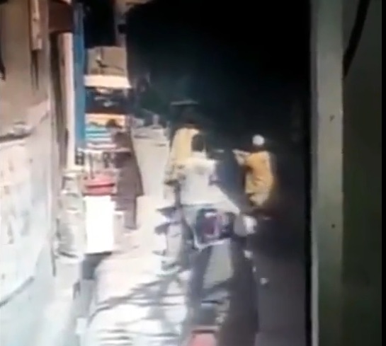 Man Gets Murdered in the Street in Dera Ismail Khan, Pakistan