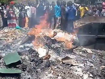 Thief Got Brutally Burned to Death by The Whole Village