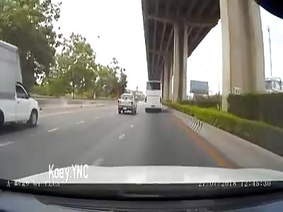 Mans Dramatic Suicide Leap From Bridge Caught on Dashcam