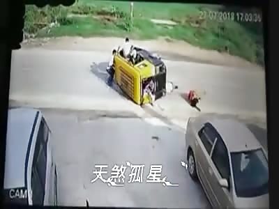 Fatal Rickshaw Crash in India - One Died