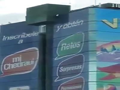 Man Jumps to Death From Shopping Mall