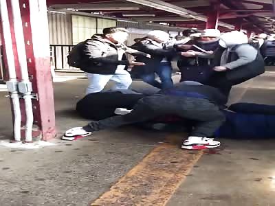 Man Shot to Death on Subway Platform in Queens (clear video)