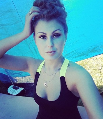 Stupid Girl Loses Her Legs under a Train