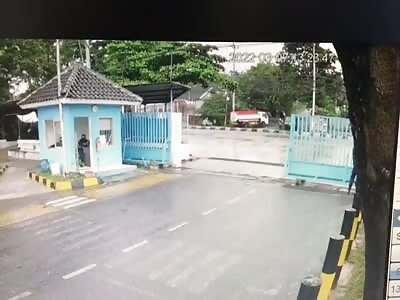 Damn!! Pedestrian Killed by Out of Control Bus