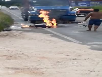 Moto crashes with truck