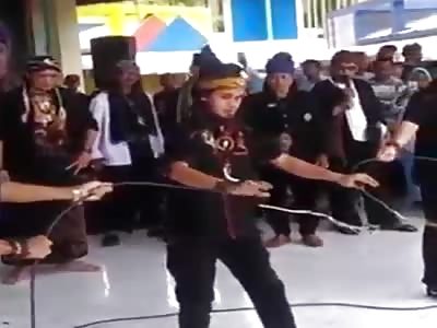 Stupid Man Dies Electrocuted  