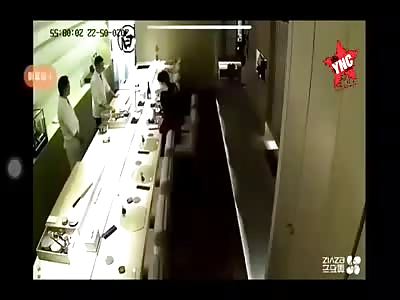 LOL: Fight in Sushi Restaurant, Chef vs Customer