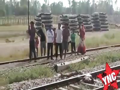Depressed man commits suicide, torn in two by the train