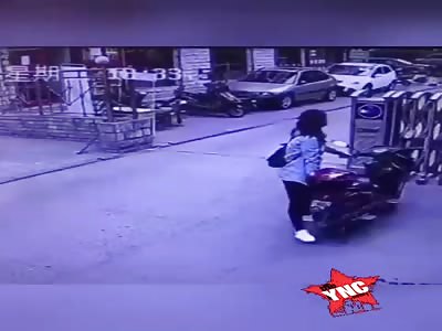 SAD:  The Little Girl Dies Crushed by Car