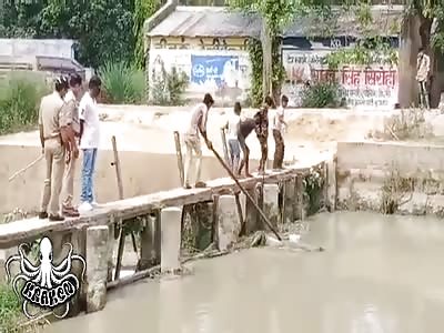 Young people find corpse in sewage