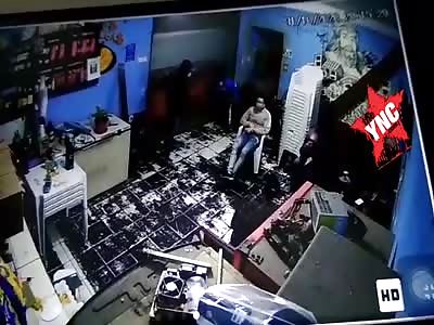 Customer Fatally Shot By Robber At Barbershop (full version).