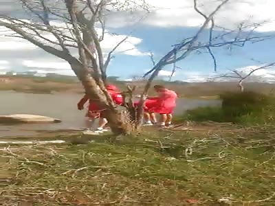 Garbage is not thrown in the water