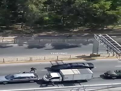 Strong assault on van in broad daylight