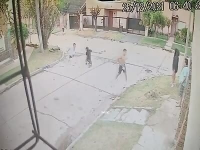 Christmas, the perfect day for machete blows