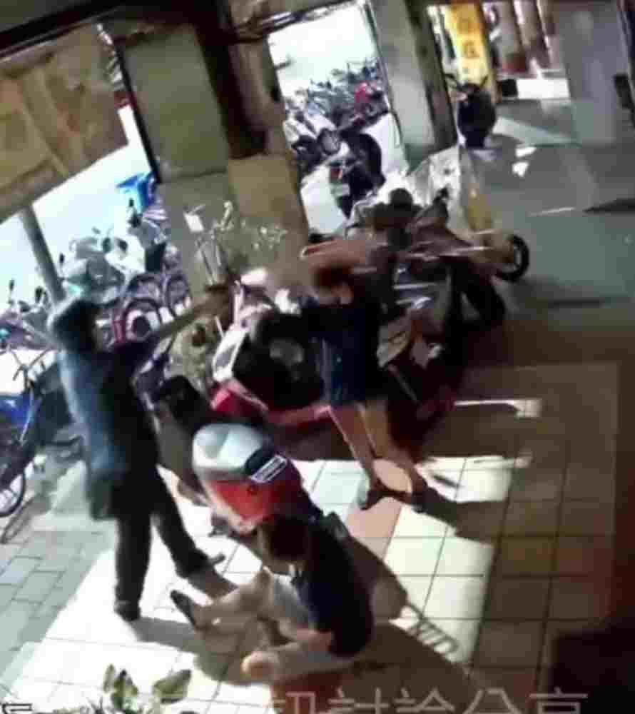 Loco shoots two people