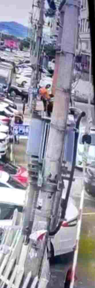 Ashole dies from electric shock