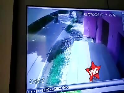 Cyclist dies alone by bus