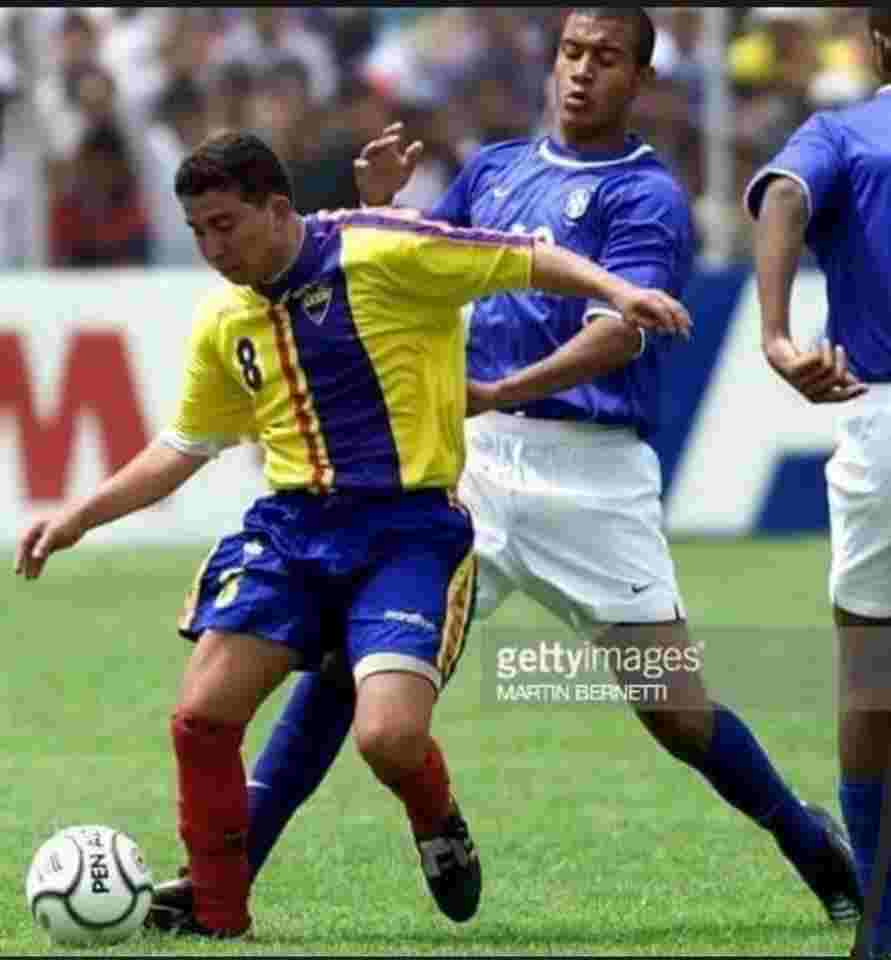 Former footballer shot to death