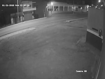 never you drive a motorcycle while you read the messages of group of whatsapp jajajaja (death instantly)