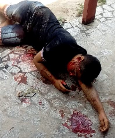 Very Calm Guy after get brutally beaten has to Finish his Text and Make a Call