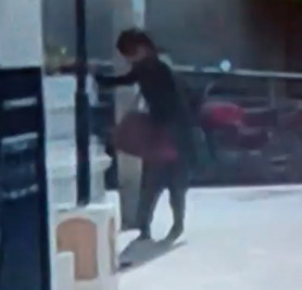 Drunk girl commits suicide: Gets head crushed after throw yourself under a van