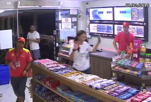 Off-duty cop avoids assault..! (4 Angles)