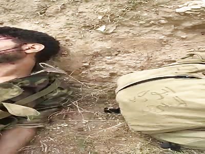 Saudi soldiers laugh at Yemeni soldier still alive after injury