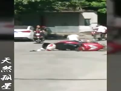 Driver stabs a female scooter rider after a road rage argue