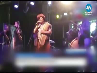 Jujuy Argentina: Stage collapses in presentation of Los Criollo 