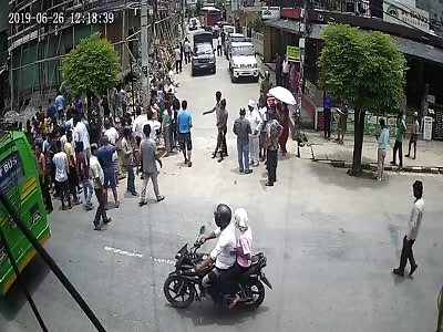 Live Accident Caught on CCTV Footage(18)