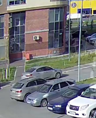 Ending His Life on a Beautiful Building 